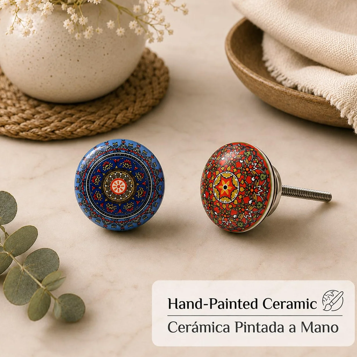 Set di 10 pomelli in ceramica con diversi disegni floreali vintage, dipinti a mano. Maniglie artigianali per armadi, cassetti, cassettiere e appendiabiti. Pomelli classici da 40 mm di diametro.