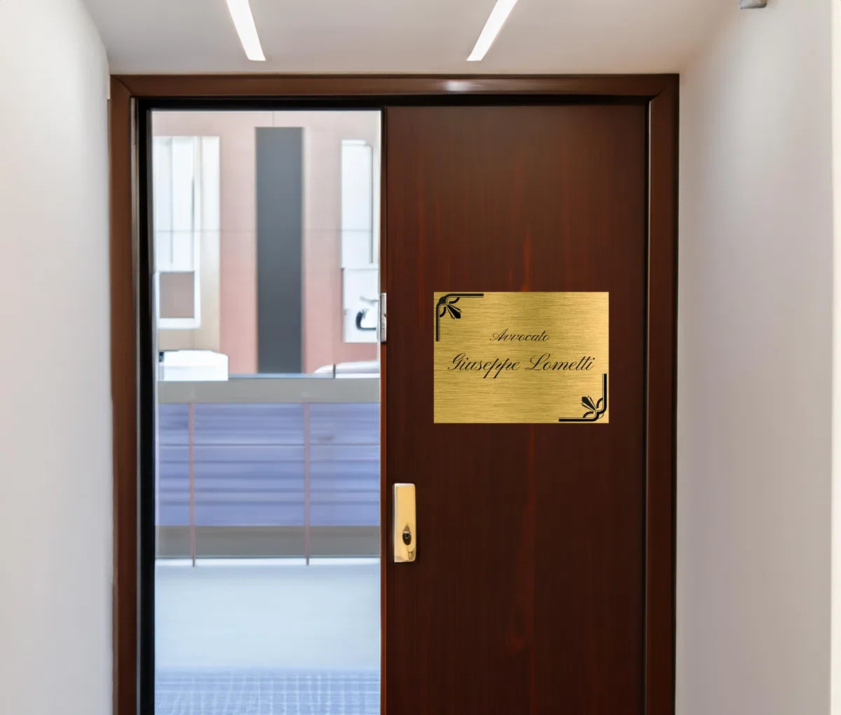 Targa Nomi per Porta o Portone | Targhe in laminato plastico effetto metallo per Studio, Azienda, Cancello o Targhetta segnaletica dorata o argentata con decorazione
