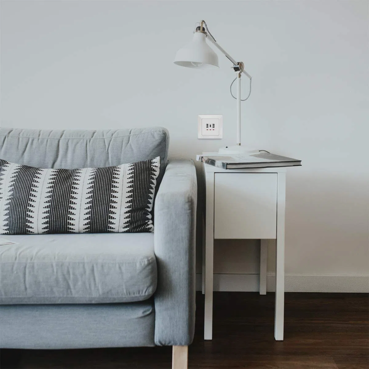 LogiLink PA0254 - Scatola da Incasso con 2 x USB-A e 1 x USB-C per la Ricarica simultanea di Fino a 3 dispositivi, Colore: Bianco
