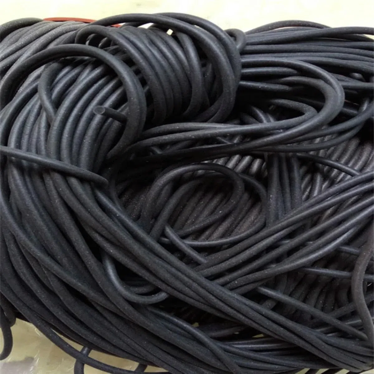 Striscia di tenuta in gomma spugna solida rotonda, Guarnizione ad anello tonda in gomma siliconica espansa nera da 2 mm a 10 mm(O dia 5mm)