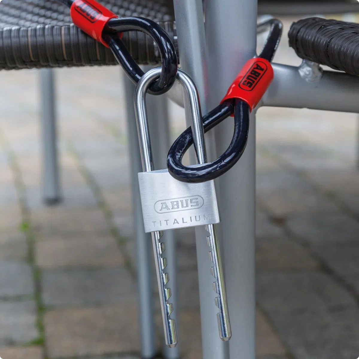 ABUS Lucchetto Titalium 64TI/50HB60-150 con Gancio Alto ed Estraibile - Lucchetto per Cantina con Corpo in Alluminio Speciale - Gancio in Acciaio Temprato - Livello di Sicurezza ABUS 6