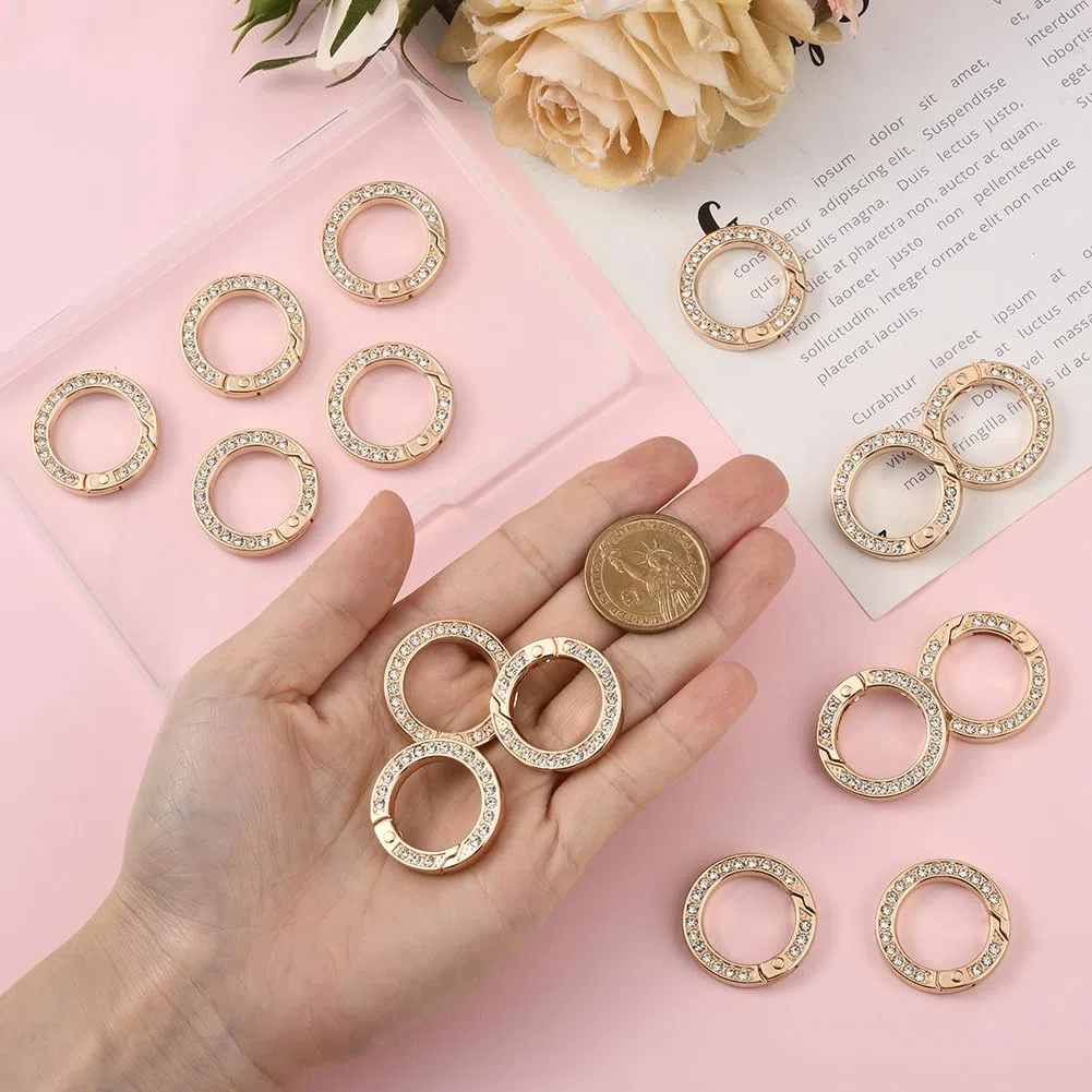 1 scatola Da 16 pezzi Da 28mm con Molla In Oro Anelli Portachiavi con Strass Anello Elastico Rotondo Piccolo Moschettone In Metlega Ganci per Portachiavi per La Creazione di Gioielli Accessor