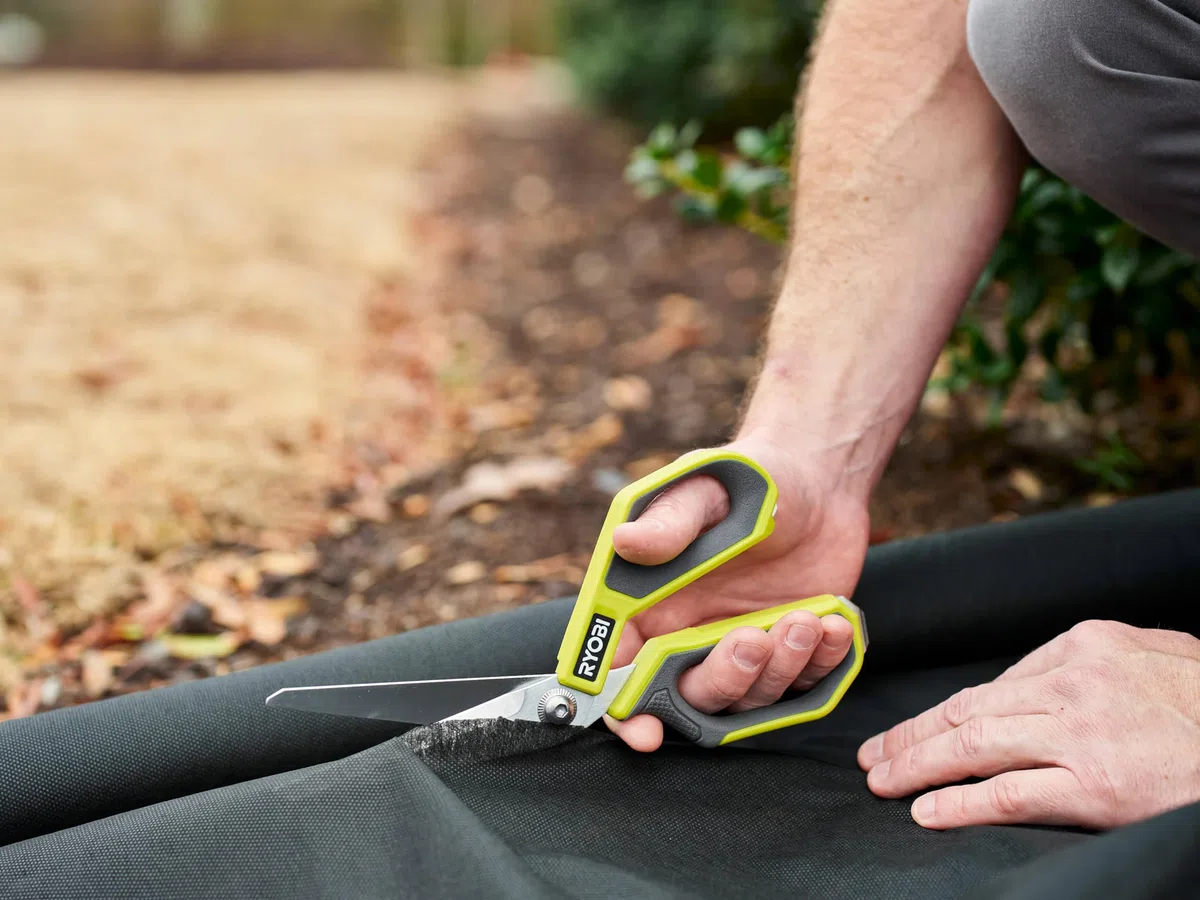 RYOBI Forbici Multiuso da Lavoro con Lame Affilate in Acciaio, Impugnatura Ergonomica Antiscivolo, Adatte per Tessuti, Cartone, Plastica e Filo, RHCSS01