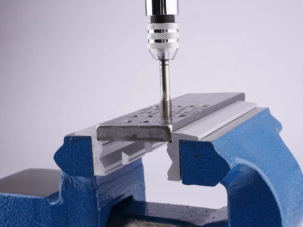 GSR Coppia ganasce in alluminio 100 mm per morsa – Con magnete e profilo a prisma – Protezione per morsa da banco per tubi e pezzi delicati