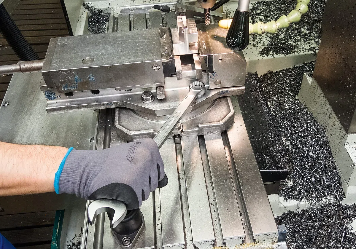 Hazet 600LG-15 - Chiave combinata ad anello, extra lunga e sottile, profilo a doppia trazione esagonale, 15 mm, lunghezza totale: 270 mm