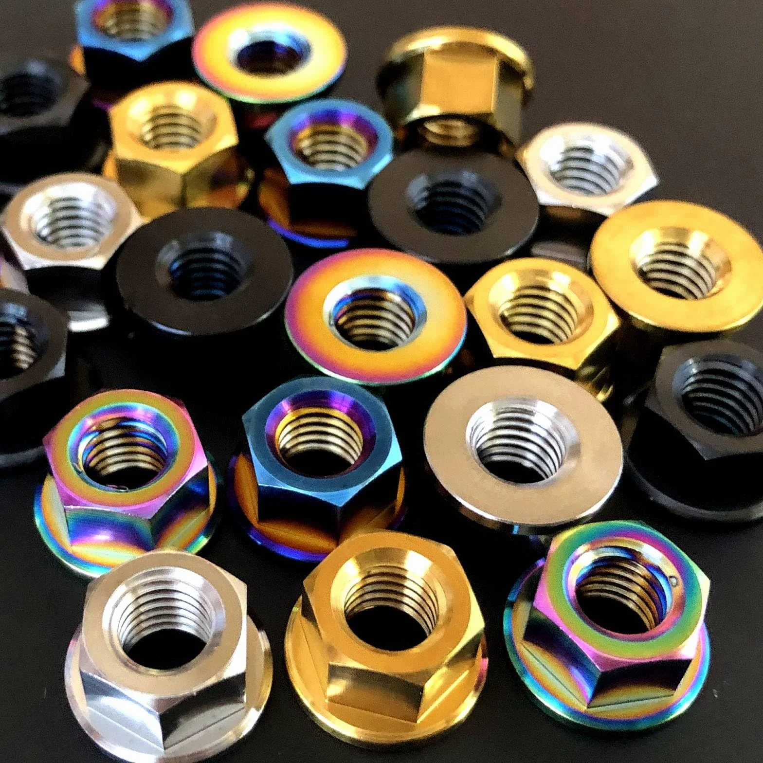 RISON-Titanium 5 Pezzi Dado Flangiato Esagonale in Titanio M5x0.8mm, Dadi Esagonali di Bloccaggio DIN 1661, Dadi a Flangia Autobloccante di Pignone Controdado per Moto