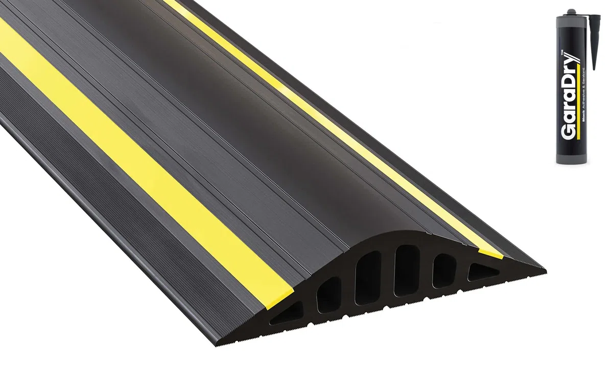 Kit soglia barriera antiallagamento per porta garage alta 4 cm 2,21 m | PVC flessibile | Il kit completo include 1 adesivi | GaraDry
