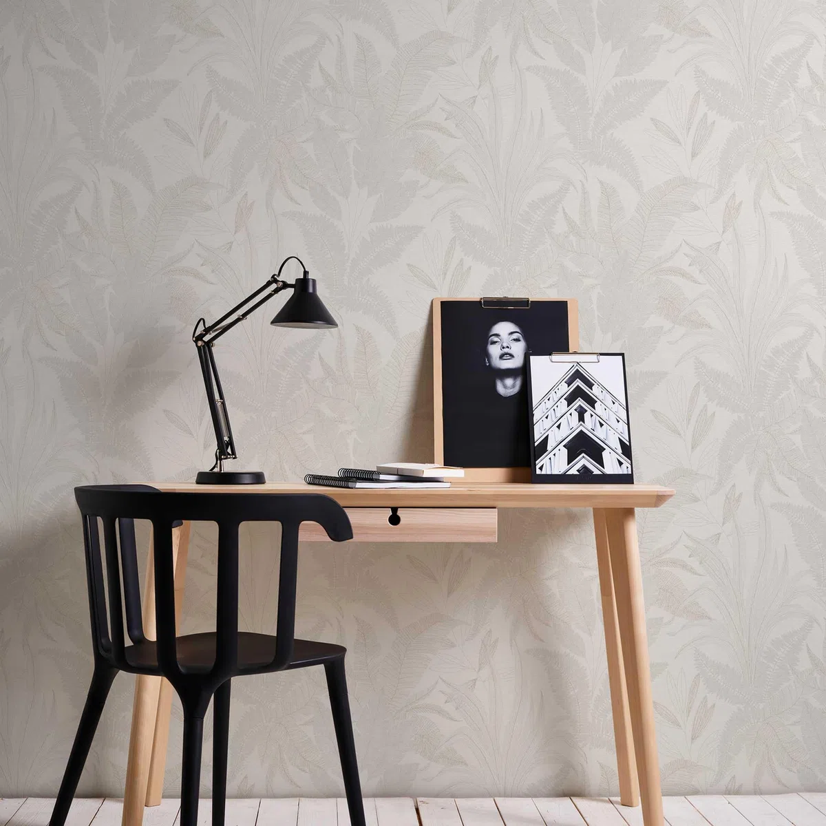 Livingwalls Carta da parati 396542 con foglie di palma in crema, beige - carta da parati floreale di alta qualità con struttura fine ed effetto metallico in oro - 10,05m x 0,53m - Made in Germany