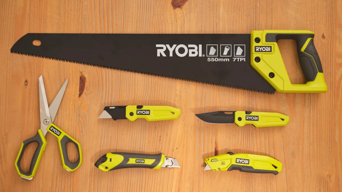 RYOBI Forbici Multiuso da Lavoro con Lame Affilate in Acciaio, Impugnatura Ergonomica Antiscivolo, Adatte per Tessuti, Cartone, Plastica e Filo, RHCSS01