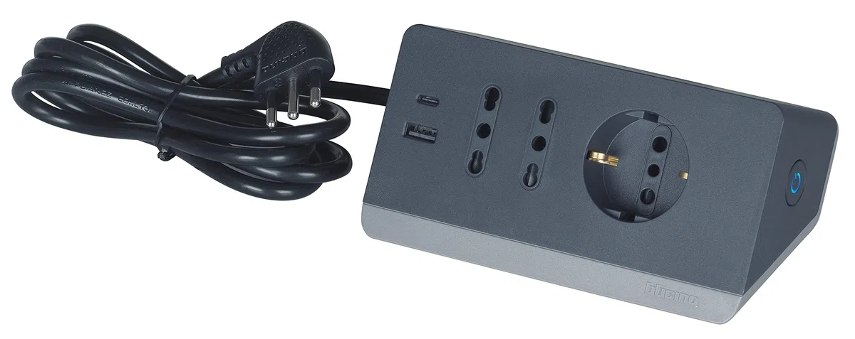 BTICINO Ciabatta Multipresa Elettrica 5 Posti, 2 Prese USB 3A, 1 Polivalente Schuko 10/16A e 2 Bipasso 10/16A, Multipresa da Scrivania con Interruttore e Cavo 2m Spina 16A, Robusta e Funzionale, Nero