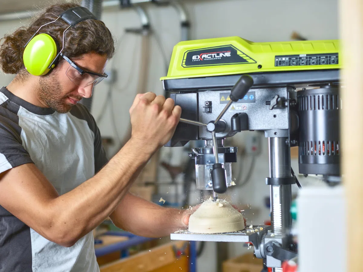 Ryobi RDP102L Trapano a Colonna da Banco 390 W, 5 Velocità, Con Puntatore Laser, Base in Ghisa