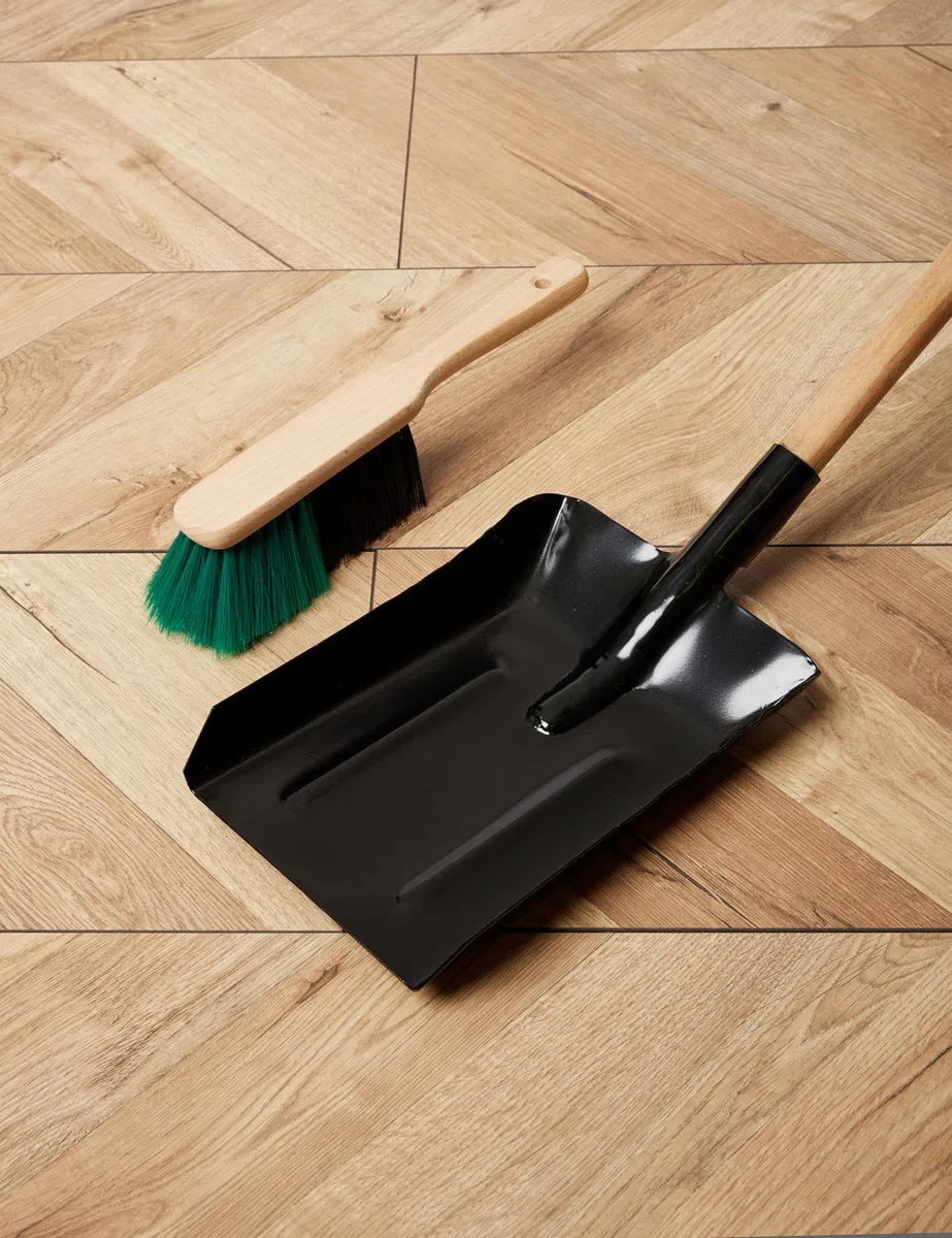 Garronda Pala per Carbone in Metallo con Impugnatura in Legno Dimensioni: 70 x 18 cm GD-0008