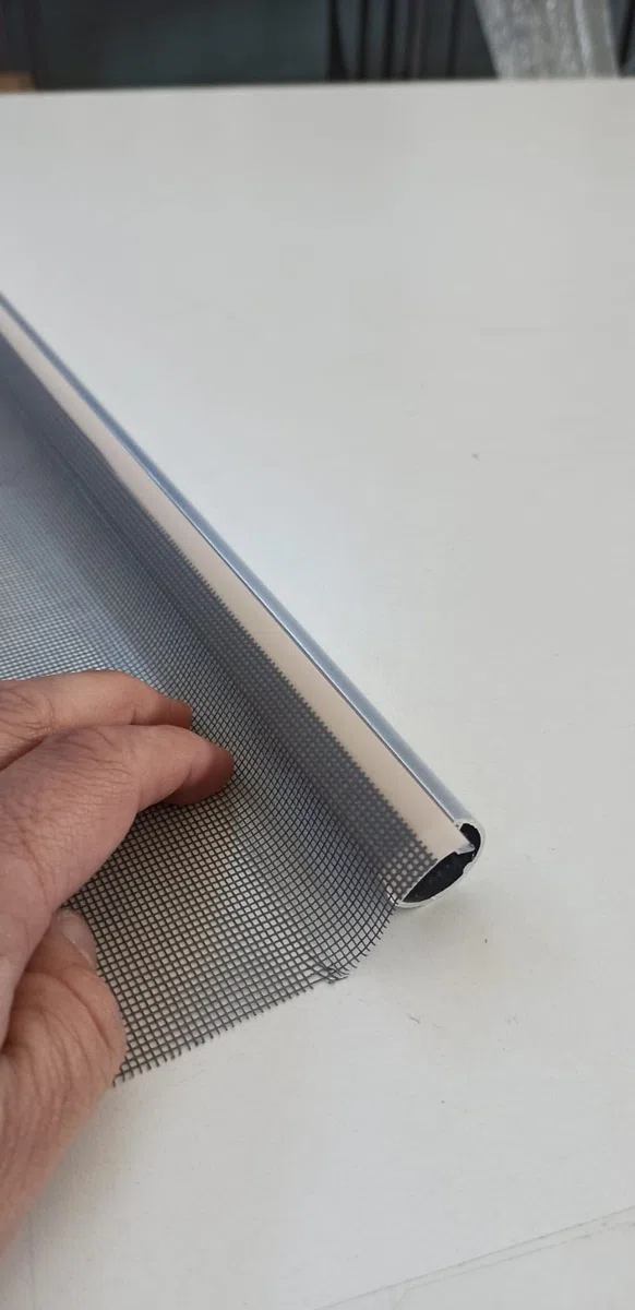Rete Zanzariere Kit Ricambio Universale Riducibile con Taschetta e RULLO porte finestre Varie Misure (120 x 160 Verticale)