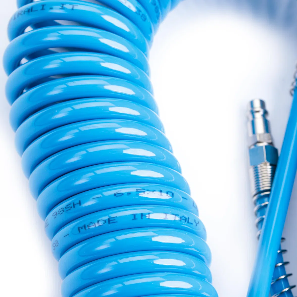 Tubo a spirale per aria compressa in PU poliuretano Ø 6,5 x 10 mm lunghezza 7,5 mt completo di raccordi ad attacco rapido universale. 100% Made in Italy