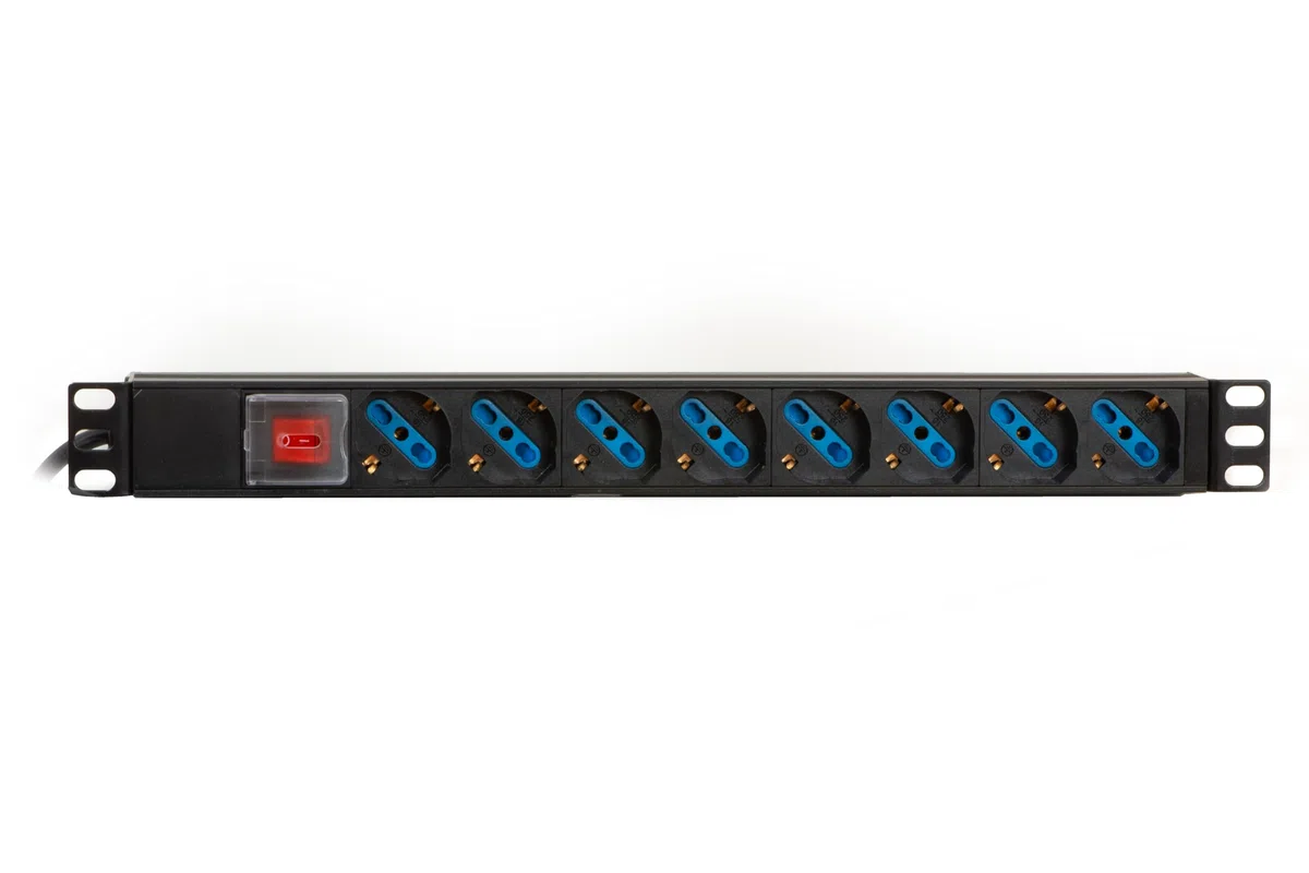 Link multipresa da rack LK10065 con 8 prese universali/Schuko/tripolari, con interruttore e spina C14. Per rack 19”, in metallo resistente, 3,5KW, misure 48,5x4,5x4,5. Alette reversibili.