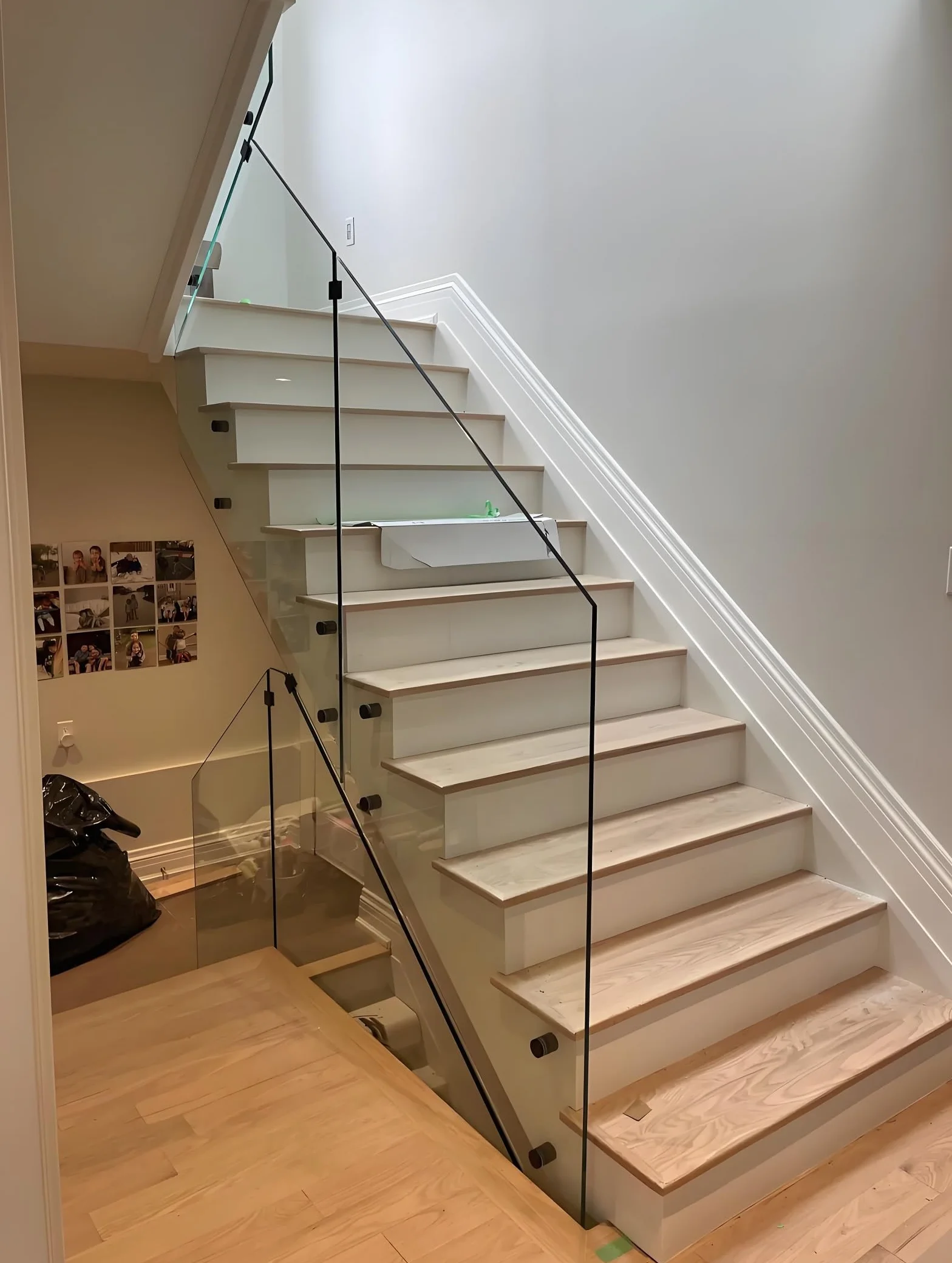 Morsetto per Recinzione in Vetro in Acciaio Inox 304 - Fissaggio per Recinzione in Vetro per Ringhiera di Scale - Balustrade in Vetro per Balcone, Giardino, Terrazza (90 Gradi Contro il Muro