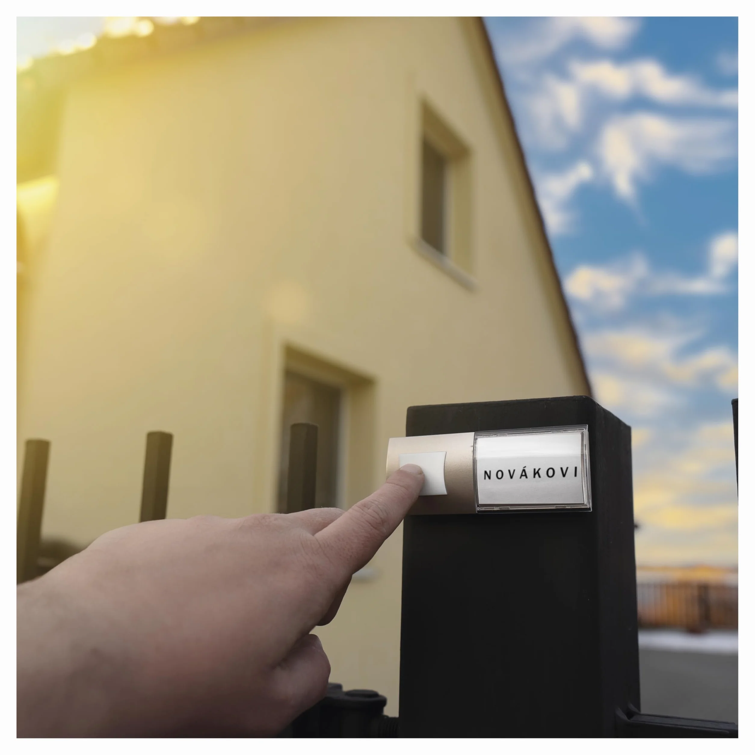 EMOS Campanello senza fili con funzione ripetitore e porta USB-C - portata illimitata - volume a 5 livelli fino a 85 dB - Indicatore LED - 16 melodie - Funzione di memoria - 230 V