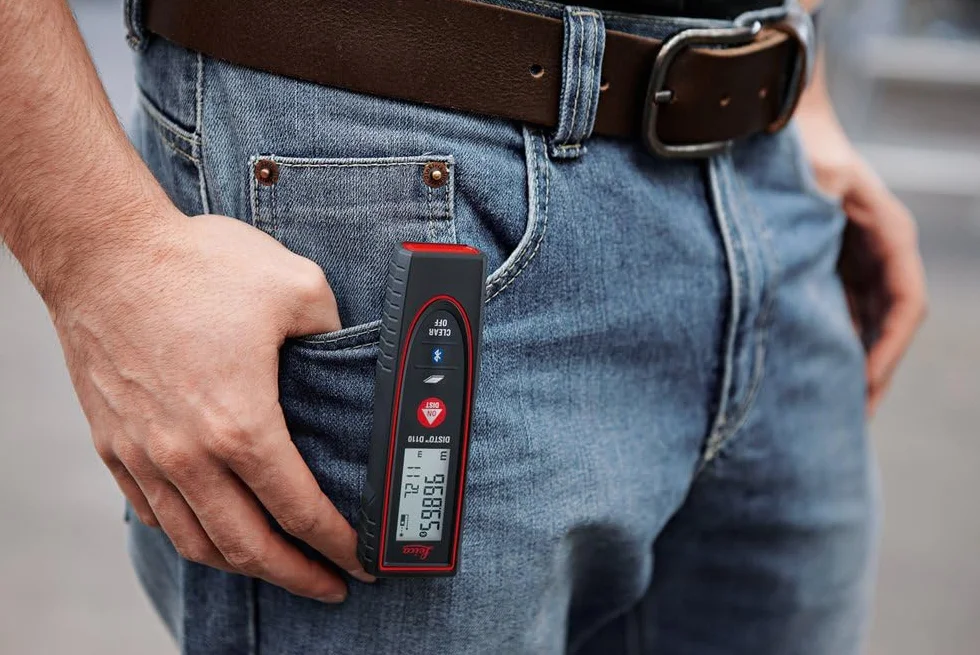 Leica DISTO D110 – compatto metro laser dotato di Bluetooth (associazione tramite app) per la misura di distanze e superfici (utilizzabile negli ambienti interni con una portata di 60 m)