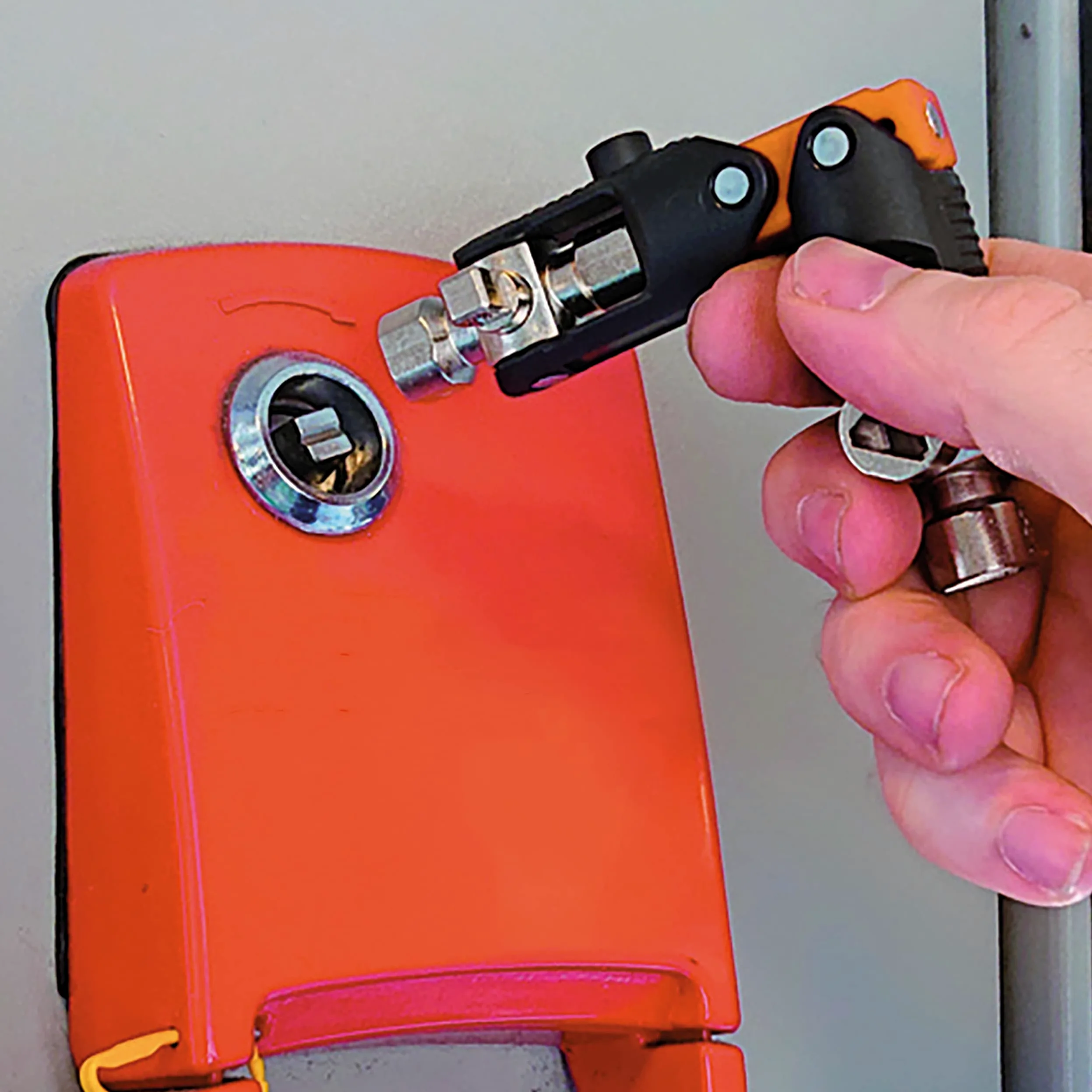 BETA - Chiave Snodabile a Doppia Croce per Quadristi Multifunzionale con 15 Impronte, Chiave Universale per Manutenzione Quadri Elettrici, Gas, Ventilazione e Impianti Tecnici, Attacco 1/4", 1600Q 10