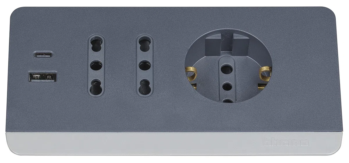BTICINO Ciabatta Multipresa Elettrica 5 Posti, 2 Prese USB 3A, 1 Polivalente Schuko 10/16A e 2 Bipasso 10/16A, Multipresa da Scrivania con Interruttore e Cavo 2m Spina 16A, Robusta e Funzionale, Nero