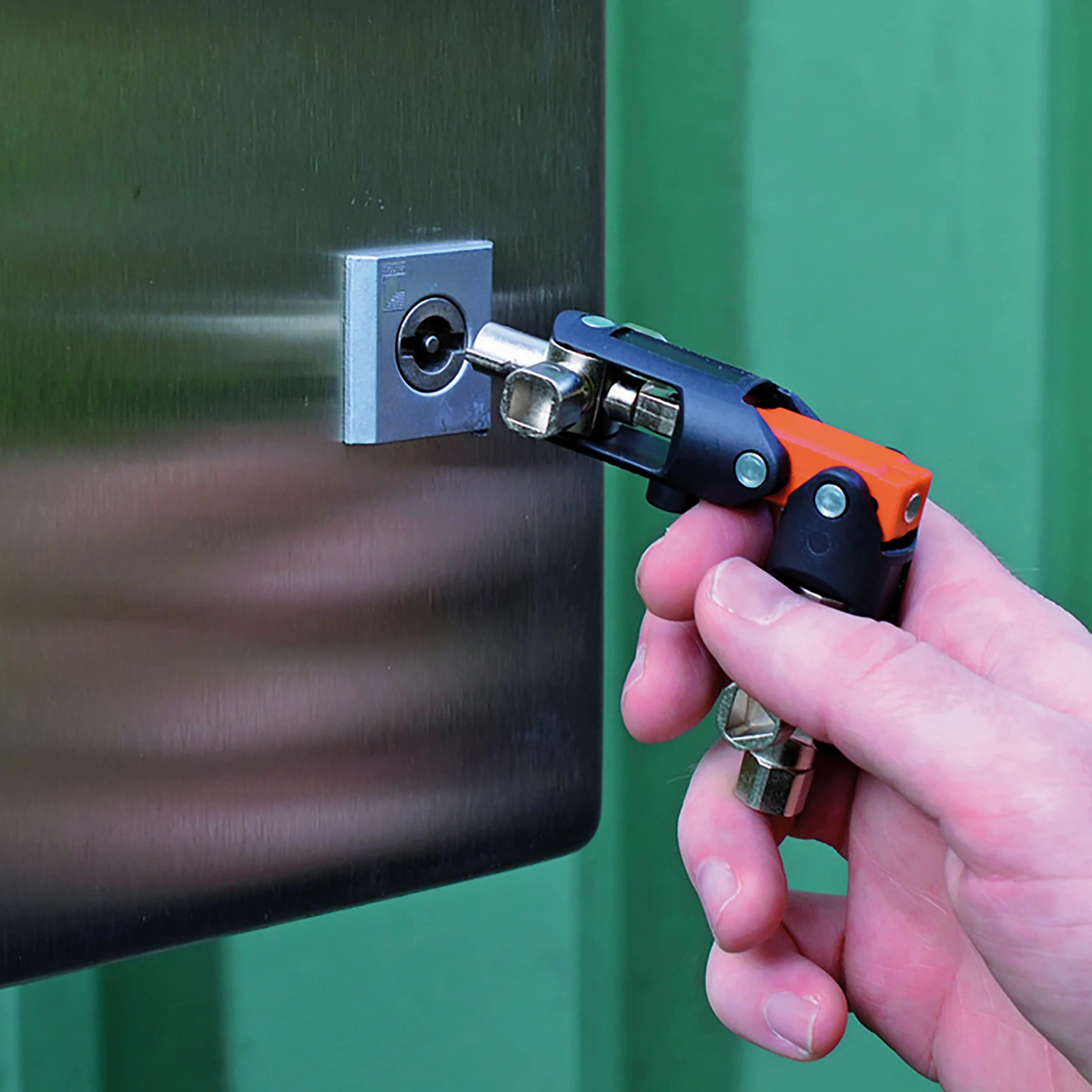 BETA - Chiave Snodabile a Doppia Croce per Quadristi Multifunzionale con 15 Impronte, Chiave Universale per Manutenzione Quadri Elettrici, Gas, Ventilazione e Impianti Tecnici, Attacco 1/4", 1600Q 10