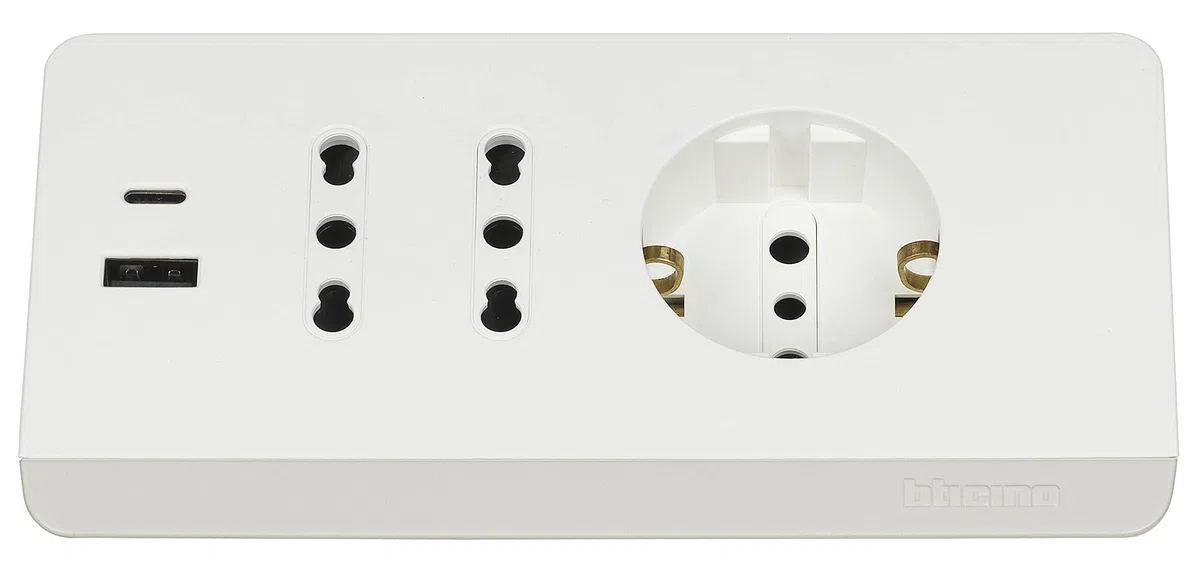 BTICINO Ciabatta Multipresa Elettrica 5 Posti, 2 Prese USB 3A, 1 Polivalente Schuko 10/16A e 2 Bipasso 10/16A, Multipresa da Scrivania con Interruttore e Cavo 2m Spina 16A, Robusta e Funzionale,Bianco