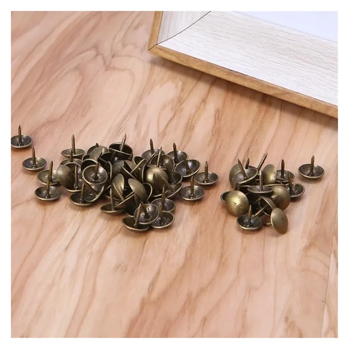 Idomin 100 pz Ottone Antico Bronzo Tappezzeria Unghie Gioielli Regalo Cassa di Vino Scatola Divano Decorativo Tack Stud Puntina da Disegno Chiodo Ferramenteria e Attrezzi(9x6mm)