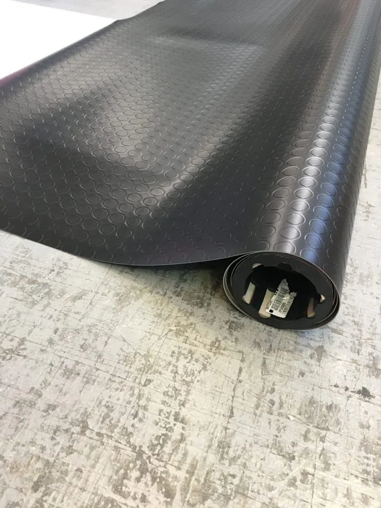 PINTO FERRAMENTA Tappeto Gomma Copripavimento Pvc per Palestre Officine Pavimentazione Esterna Rivestimento Linoleum Antiscivolo Flessibile Resistente in dotazione Nastro Biadesivo (h1x2mt, nero)