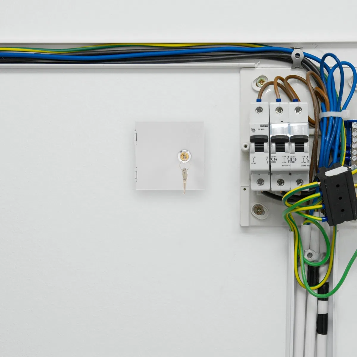 Blindino Esterno per Serranda in Metallo Inossidabile con Protezione Anti-theft per Scatola Elettrica per Prese Elettriche e Stazioni di Ricarica Outdoor