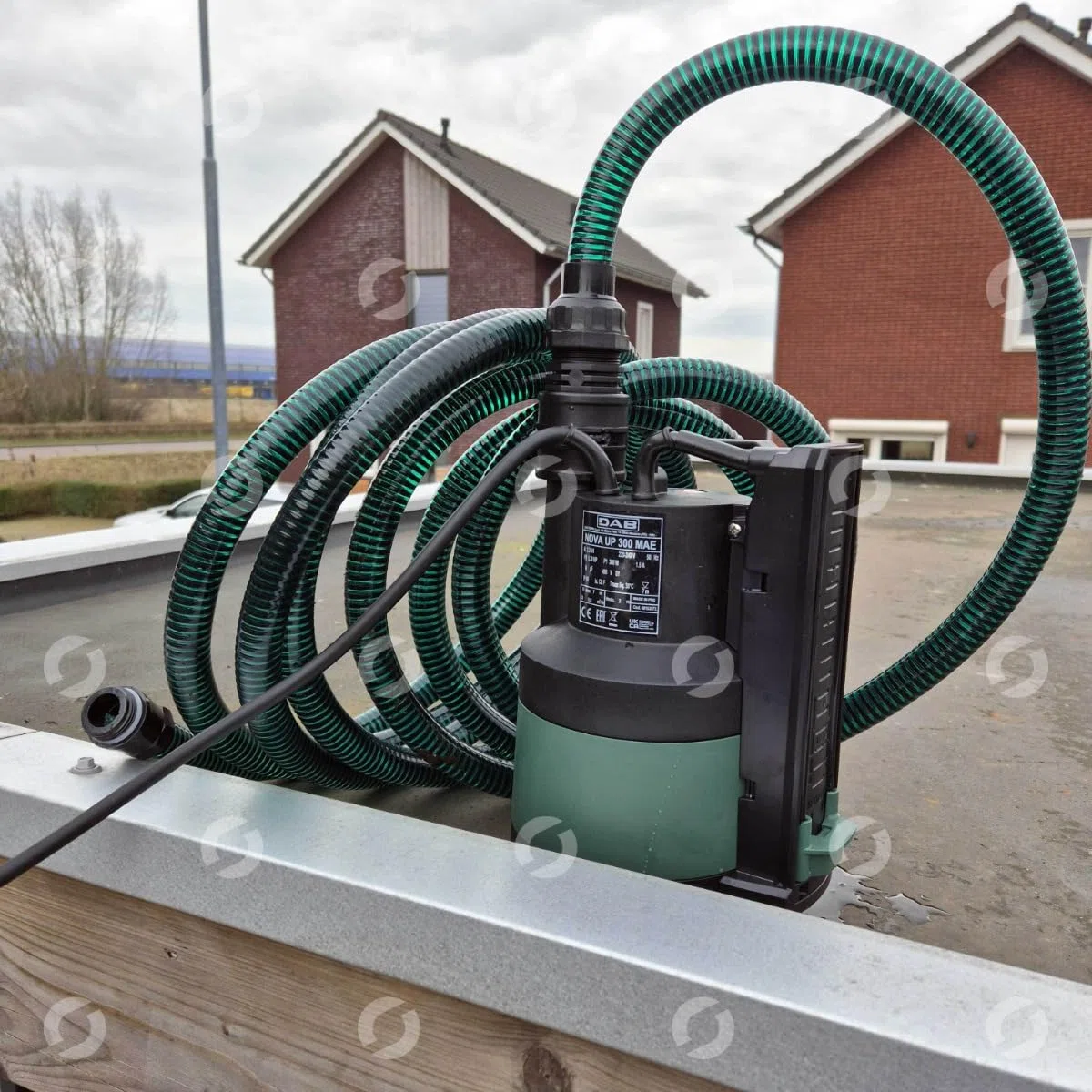 DAB NOVA UP 300 M-AE - Pompa sommergibile per drenaggio acque chiare ad uso domestico 0,21 kW / 0,28 HP con accensione automatica 60153572