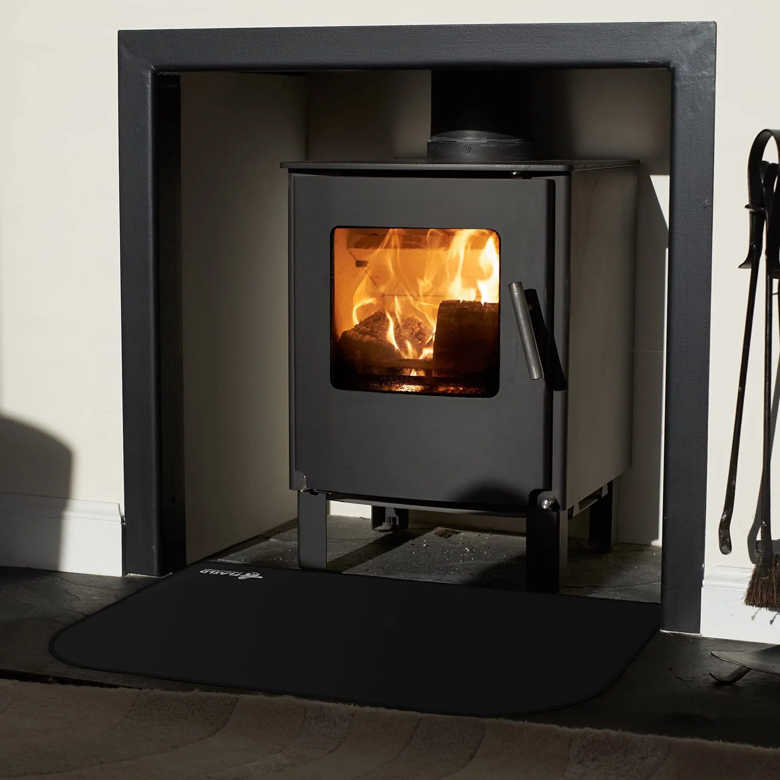FLASLD Tappetino ignifugo per interni ed esterni, resistente alla fiamma, in fibra di vetro, per focolare e camino, protezione per stufe (nero, 63 x 99 cm)