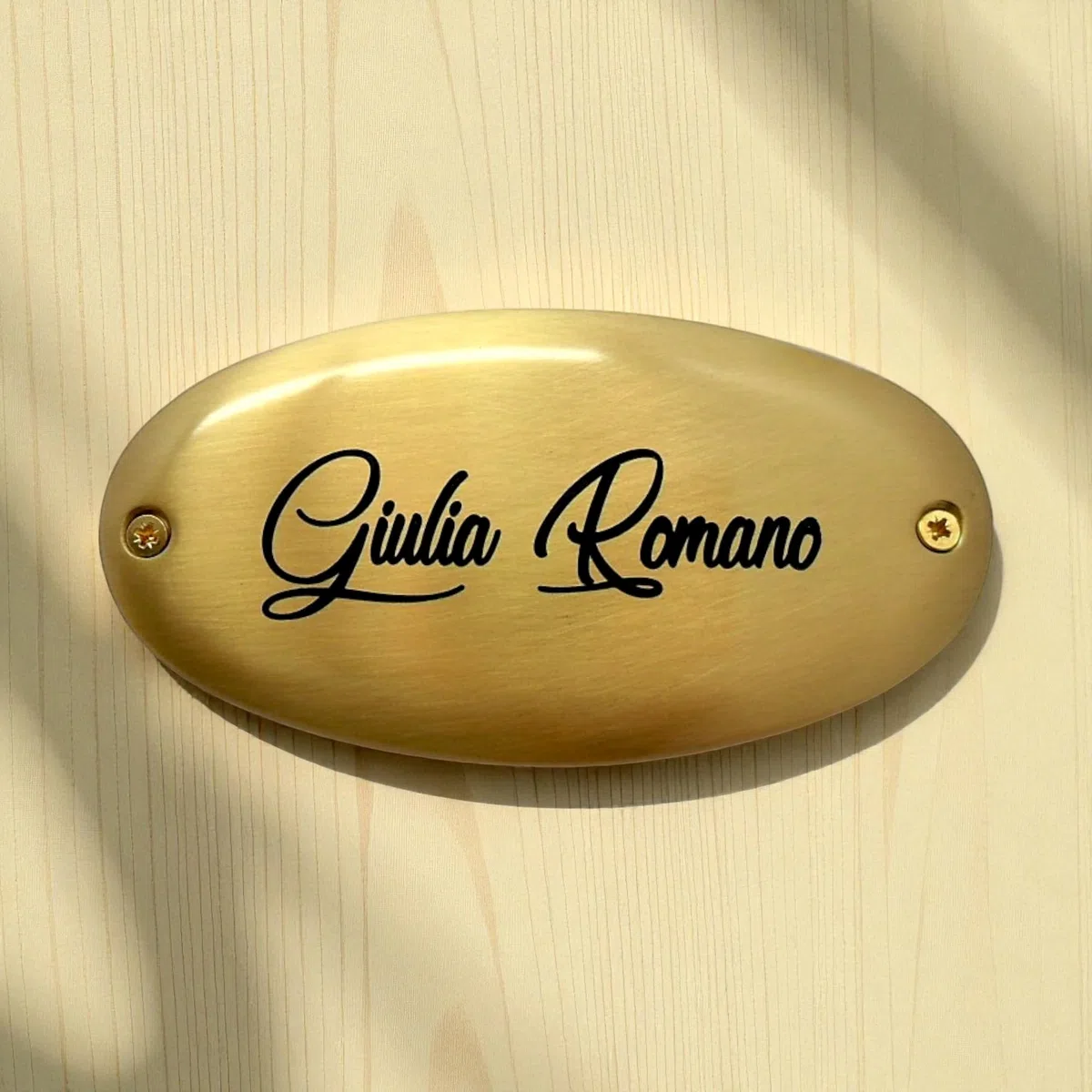 LenCon Incisioni Targa Ovale in Ottone Finitura Lucida 12x6 cm Personalizzata per Porta Ingresso Casa e Ufficio | Ideale per Numeri Civici, Nomi, Studio Professionale