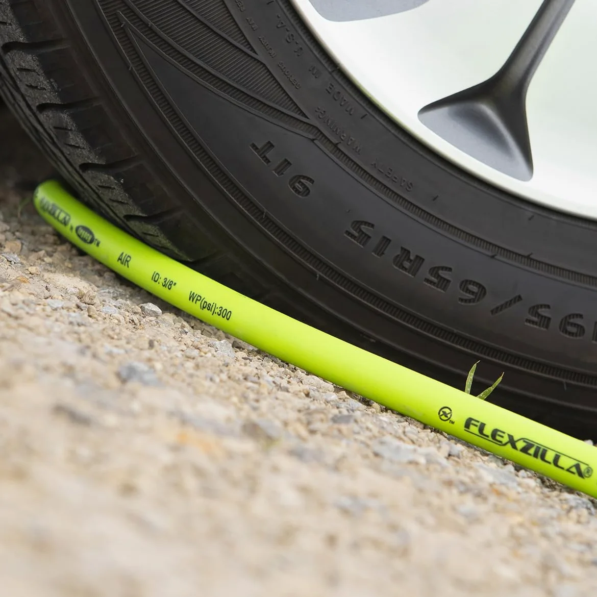 Flexzilla Swivel Whip tubo dell' aria, 1/2 pollici x 0,6 m. (3/8 in. Mnpt Swivel x 3/8 in. Mnpt ends), resistente, leggero, ibrido, Zillagreen – HFZ1202YW3S, HFZ1405YW2B