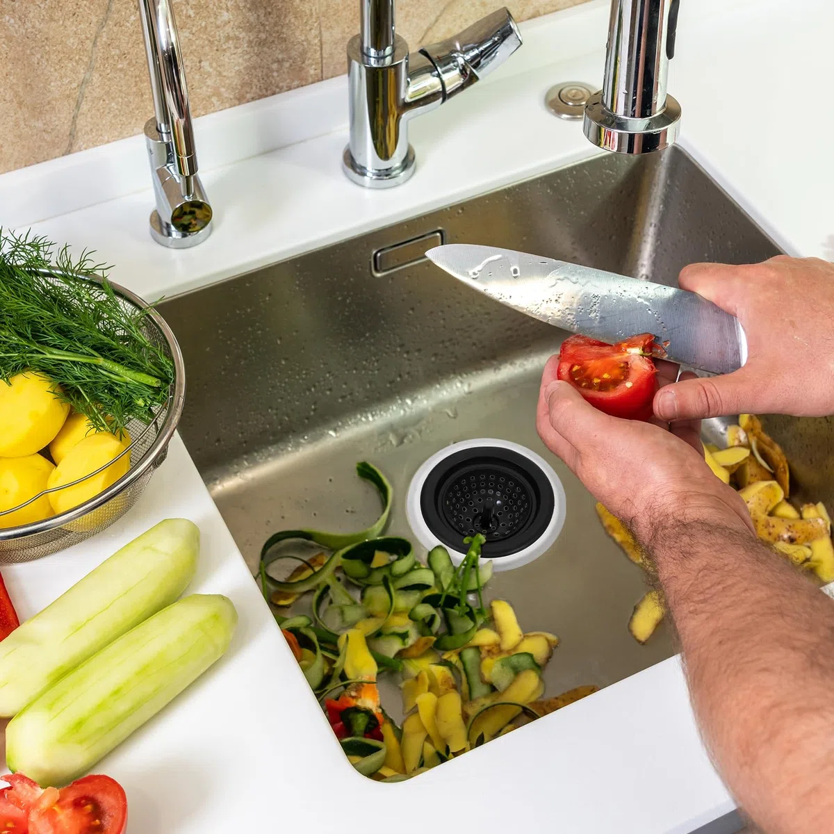 QUARKZMAN Filtro per Lavello in Silicone, 2 Pezzi Filtro per Scarico Lavello da Cucina con Bordo Rimovibile in Acciaio Inossidabile, Diametro 4.7", Nero