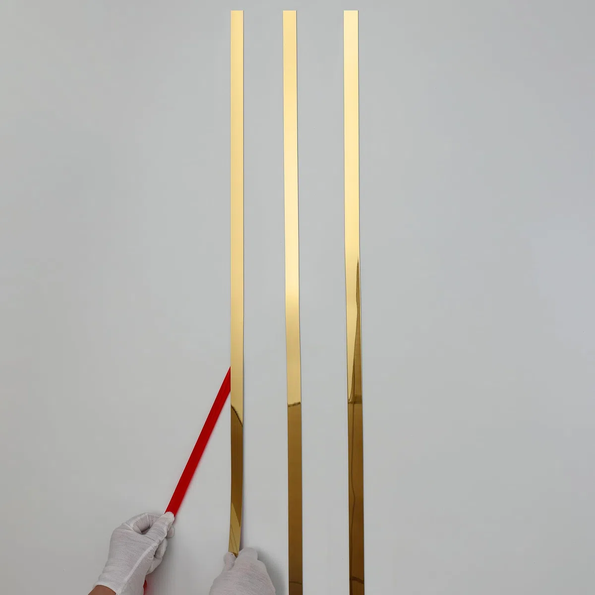 Finitura metallizzata dorata a specchio, modanatura adesiva per cornici di specchi, pareti, caminetti e decorazioni fai da te per la casa (10m x 2cm)