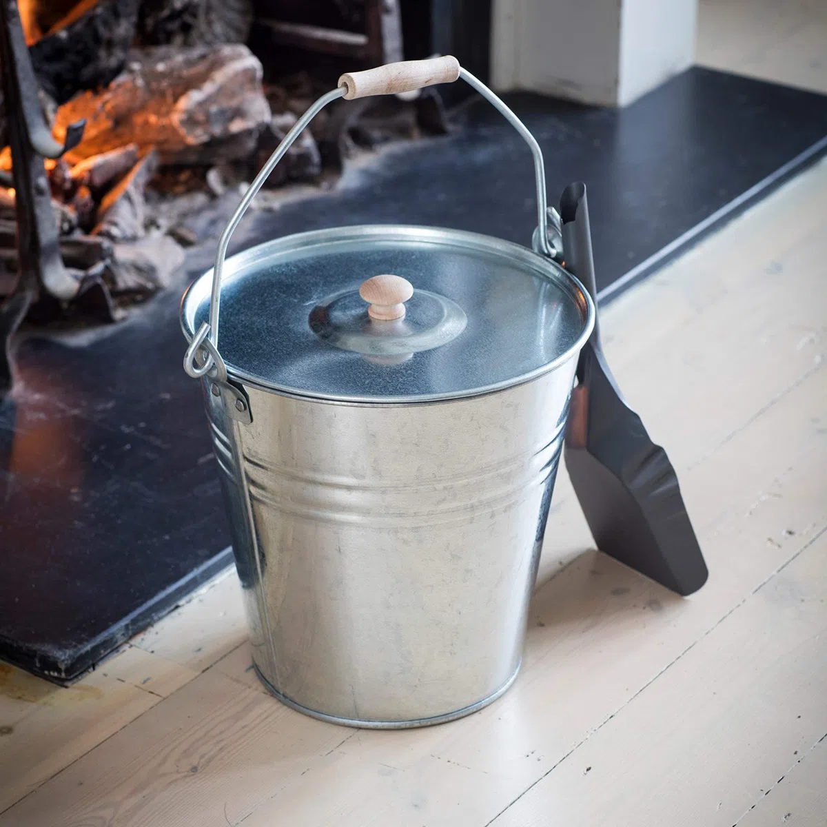 CKB LTD Secchio per caminetto con coperchio rimovibile, supporto universale per legna da ardere, carbone, cassonetto per cenere, per camino e griglia, in acciaio zincato