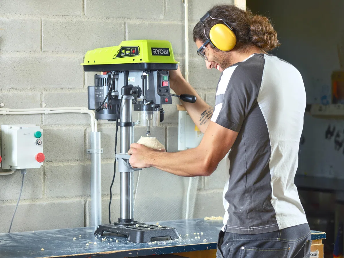 Ryobi RDP102L Trapano a Colonna da Banco 390 W, 5 Velocità, Con Puntatore Laser, Base in Ghisa