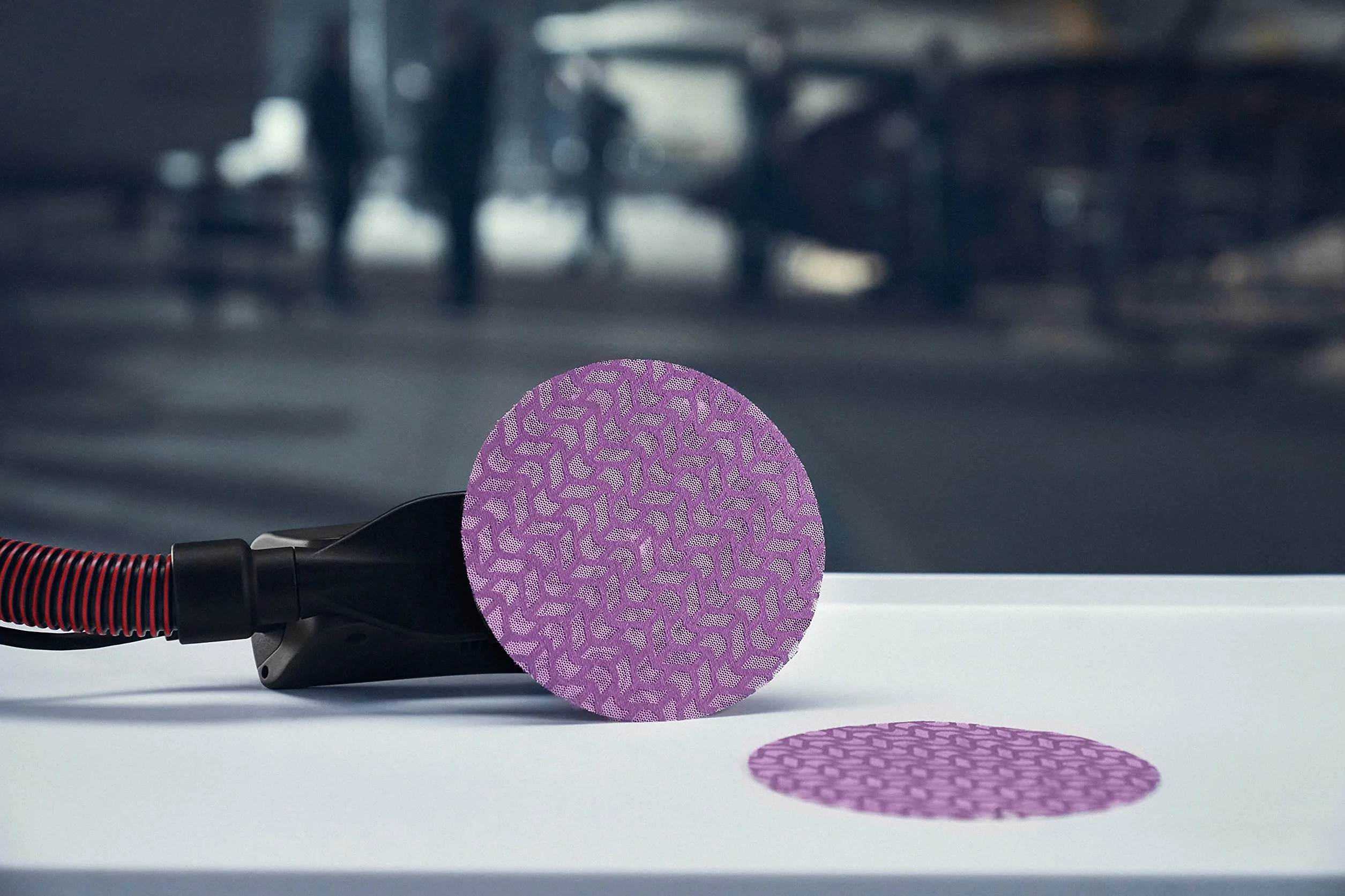 Disco abrasivo con supporto in rete 3M Xtract Cubitron II 710W, 150+, 127 mm x NH, Die 500X, 50 per scatola, Viola