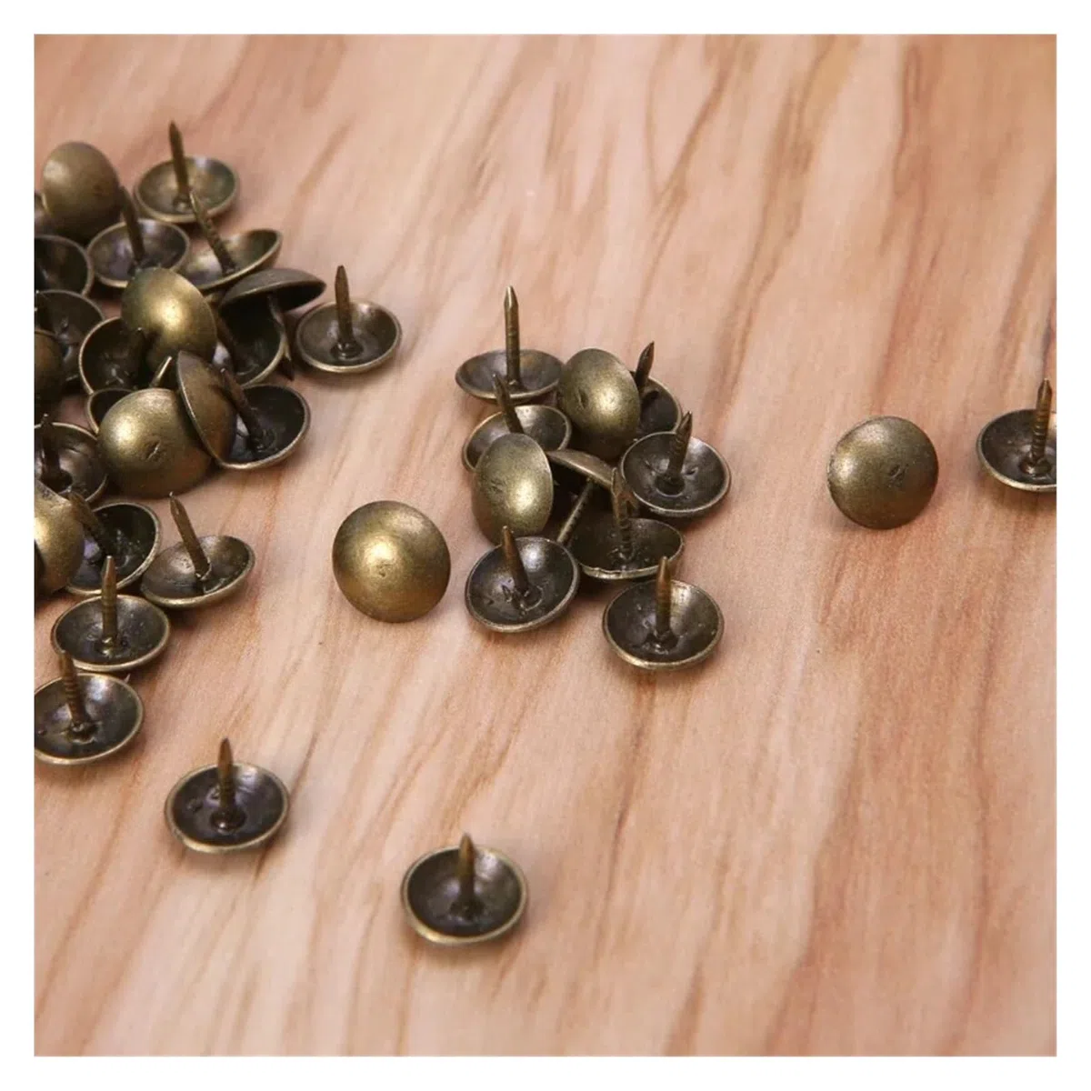 Idomin 100 pz Ottone Antico Bronzo Tappezzeria Unghie Gioielli Regalo Cassa di Vino Scatola Divano Decorativo Tack Stud Puntina da Disegno Chiodo Ferramenteria e Attrezzi(9x6mm)