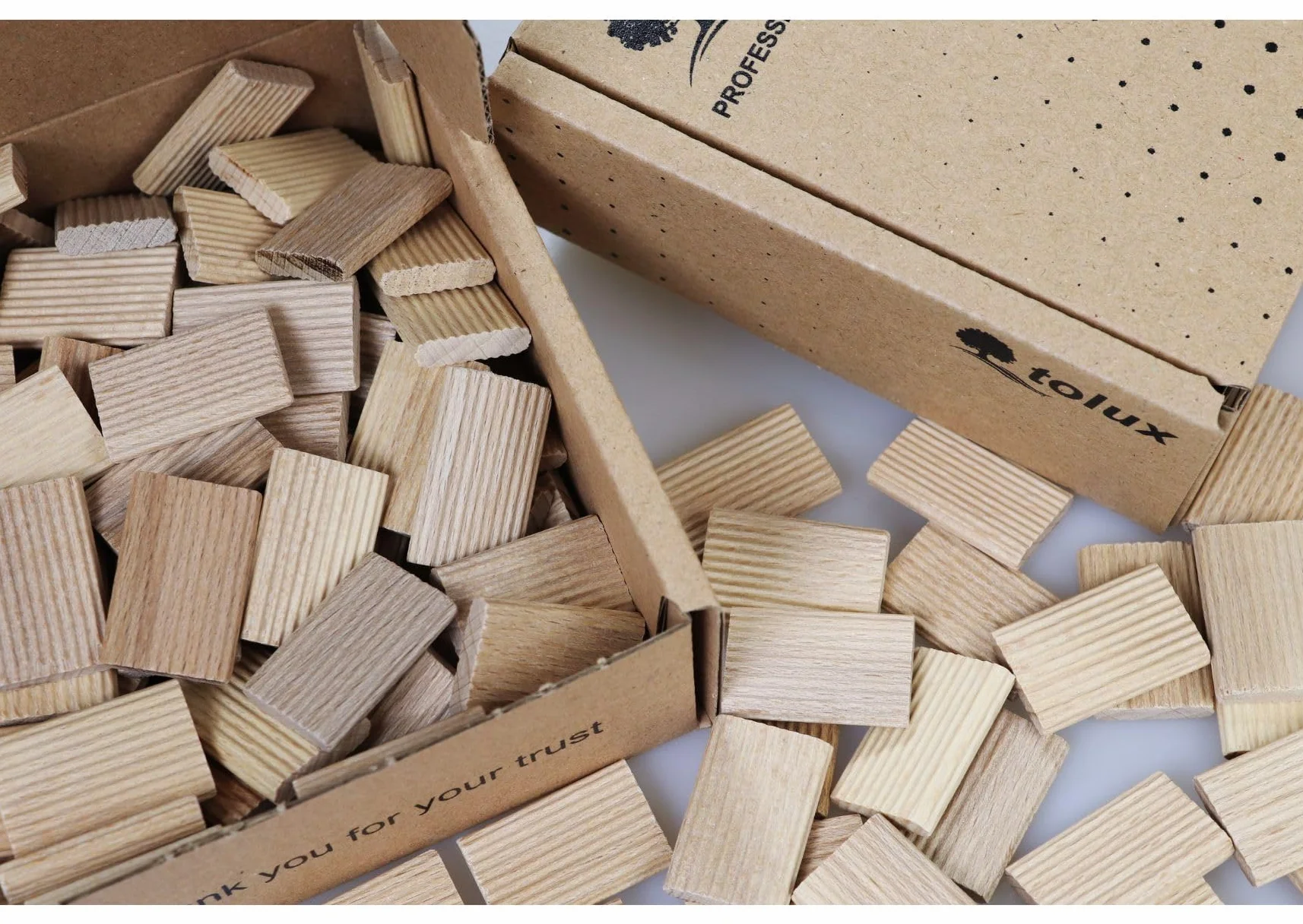 Tolux Tasselli Legno 8x22x50 [mm] 100 pz, Cavicchi legno rettangolare, Compatibile con tutte le fresatrici per giunzioni compresa Festool. Realizzati in legno di faggio di alta qualità.