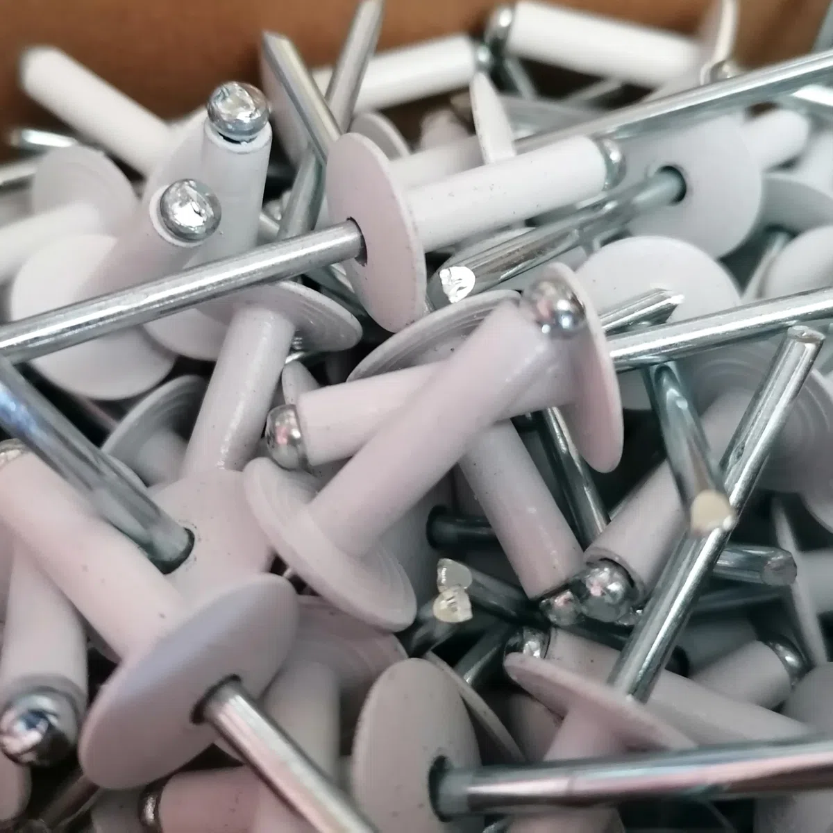 250x Rivetti in Alluminio Bianchi Testa Larga 4,8 x 18 mm | Rivetti Pop per Lamiera Plastica Carrozzeria | Scatola 250 Pezzi