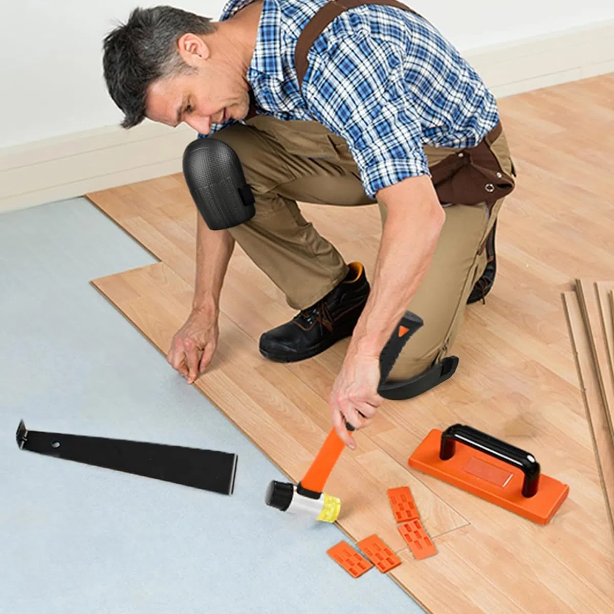 Set per la Posa di Laminati, Set Completo da 43 Pezzi, 198mm Pavimento PVC Incastro, 1 Blocco di Sblocco, 1 Ferro di Trazione, 40 Distanziatori, 1 Martello a Doppia