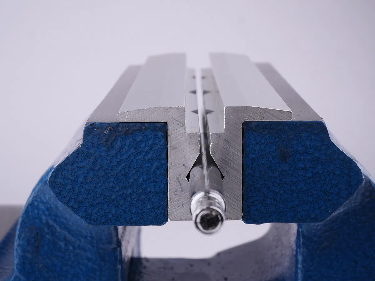 GSR Coppia ganasce in alluminio 100 mm per morsa – Con magnete e profilo a prisma – Protezione per morsa da banco per tubi e pezzi delicati