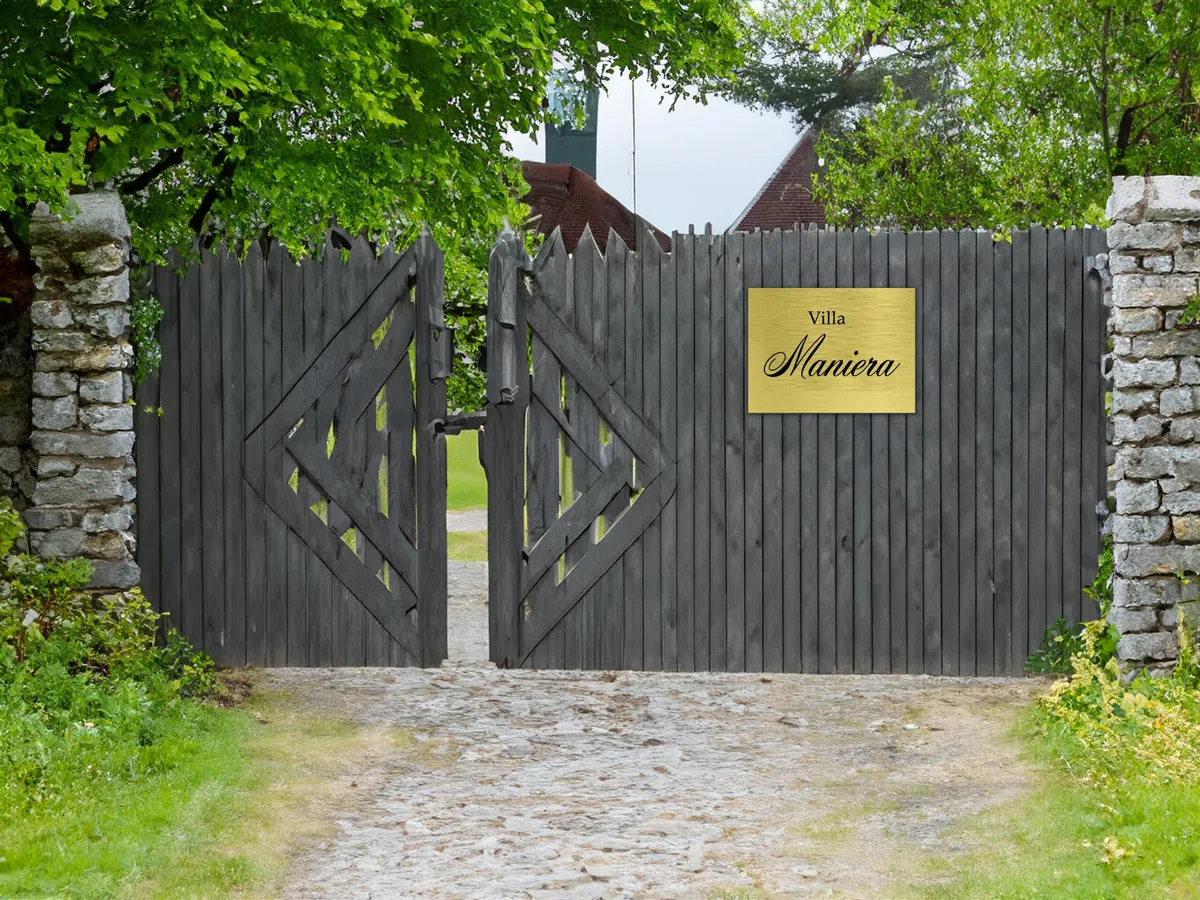 Targa Nomi per Porta o Portone | Targhe in laminato plastico effetto metallo per Studio, Azienda, Cancello o Targhetta segnaletica dorata o argentata con decorazione