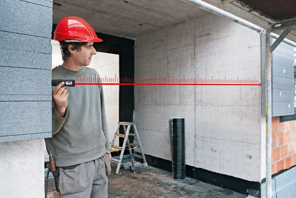 Leica DISTO D110 – compatto metro laser dotato di Bluetooth (associazione tramite app) per la misura di distanze e superfici (utilizzabile negli ambienti interni con una portata di 60 m)