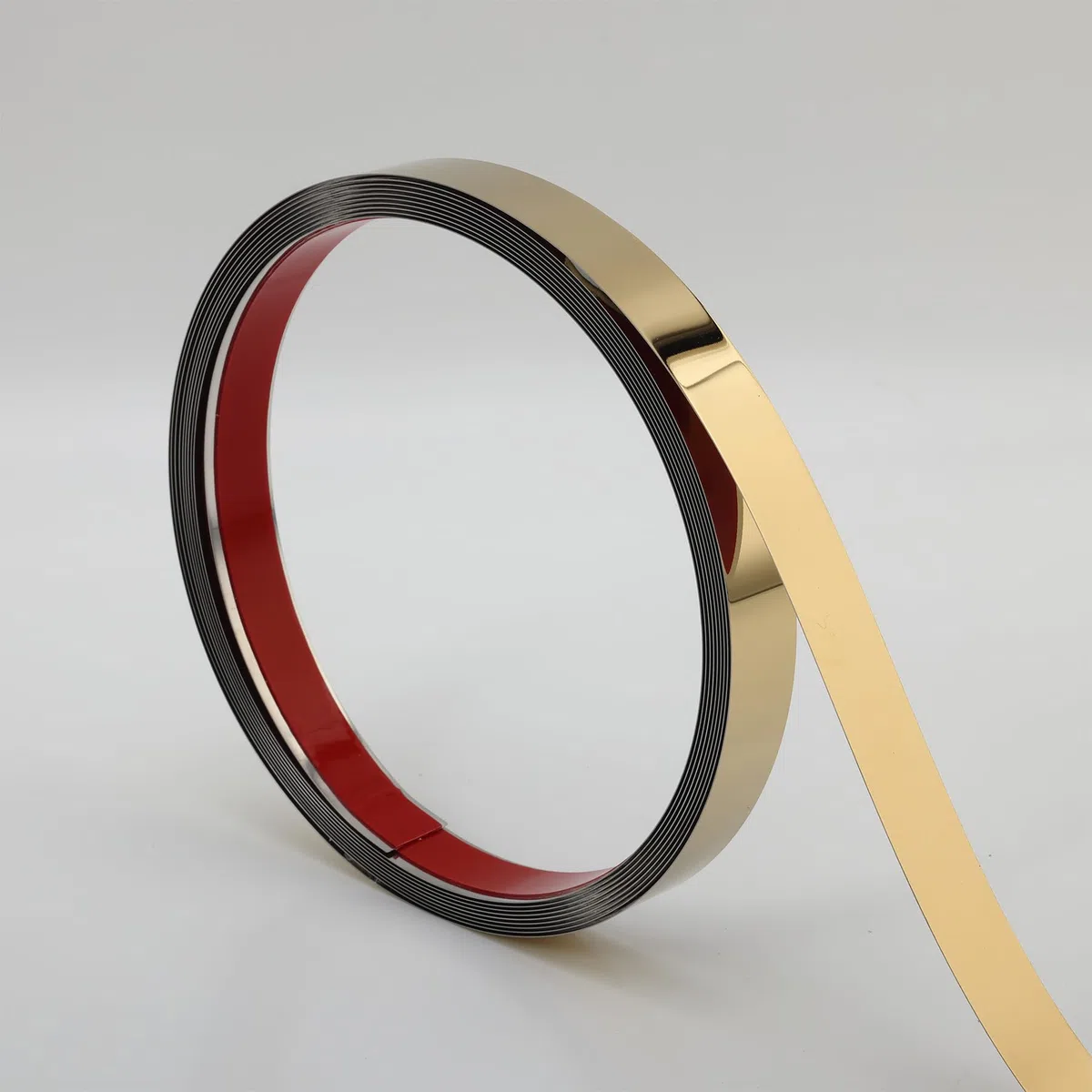 Finitura metallizzata dorata a specchio, modanatura adesiva per cornici di specchi, pareti, caminetti e decorazioni fai da te per la casa (10m x 2cm)