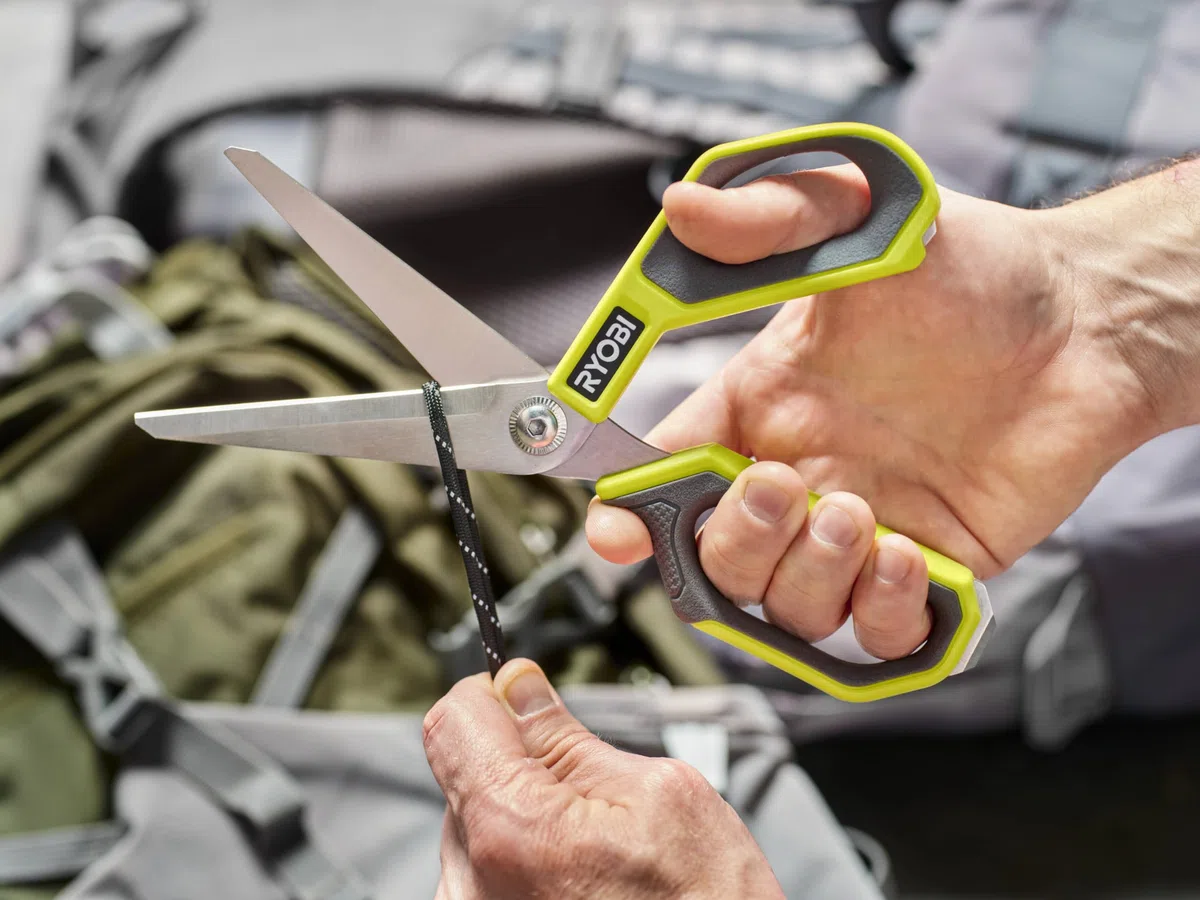 RYOBI Forbici Multiuso da Lavoro con Lame Affilate in Acciaio, Impugnatura Ergonomica Antiscivolo, Adatte per Tessuti, Cartone, Plastica e Filo, RHCSS01