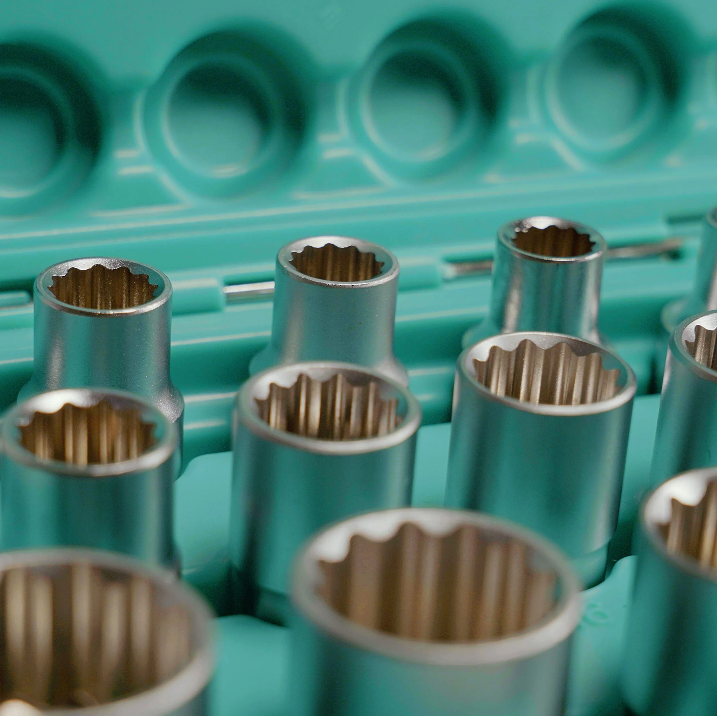 Set di bussole 12 chiavi 1/2 pollice 16pcs 8-24mm da WIESEMANN 1893 I Bussole in acciaio Q-30 I Set di bussole multi-dente I Con pratica cassetta degli attrezzi I 81499