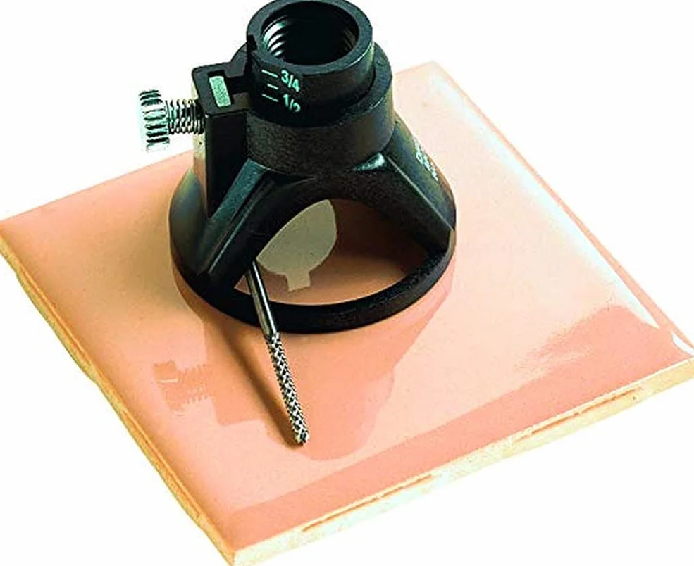 Dremel 566 Kit di taglio per piastrelle, set di accessori con guida di taglio e punta da taglio a spirale per tagli di precisione in piastrelle da parete