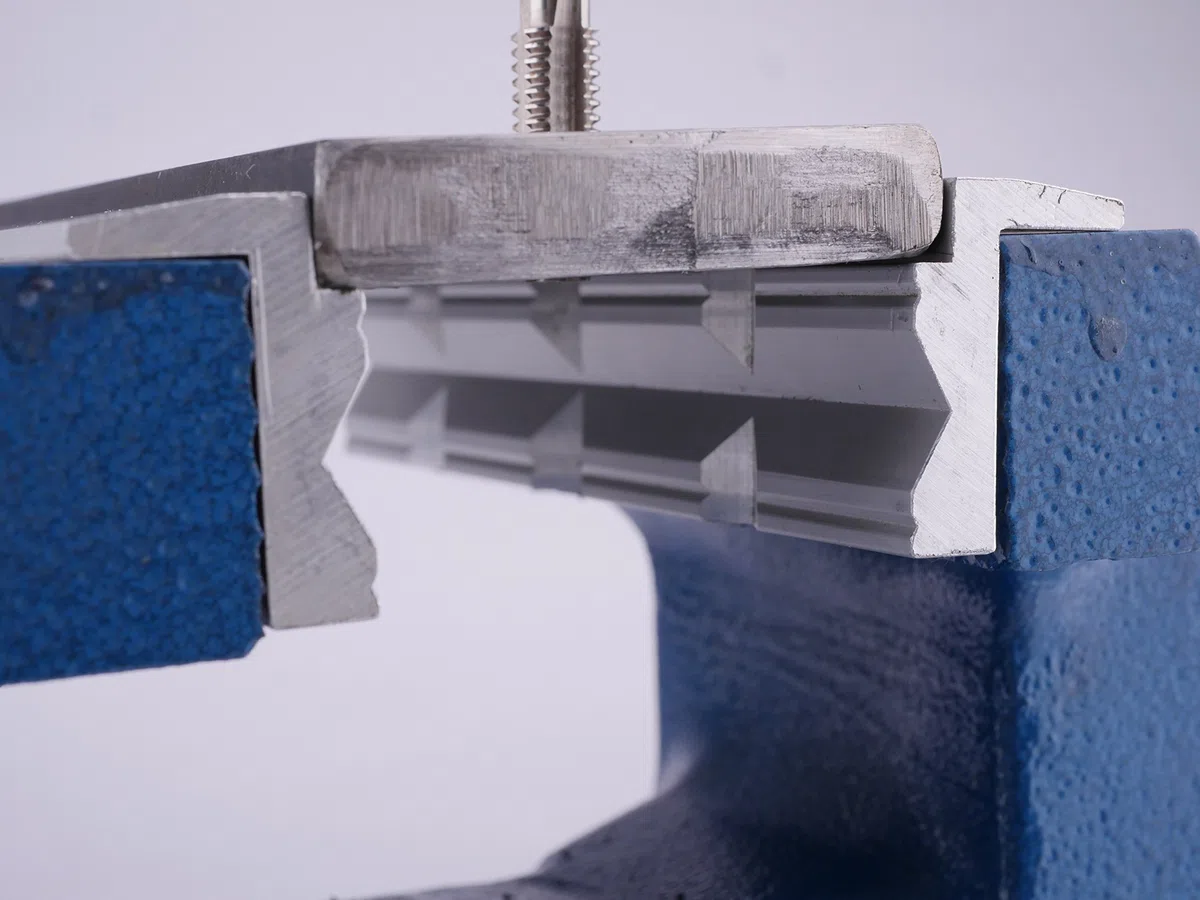 GSR Coppia ganasce in alluminio 100 mm per morsa – Con magnete e profilo a prisma – Protezione per morsa da banco per tubi e pezzi delicati